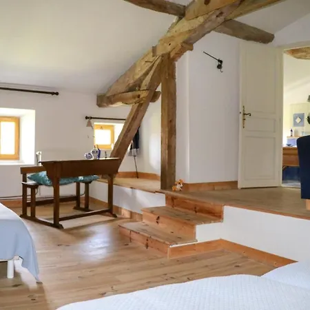 Domaine De Marlas - D'hotes Bed & Breakfast 3*