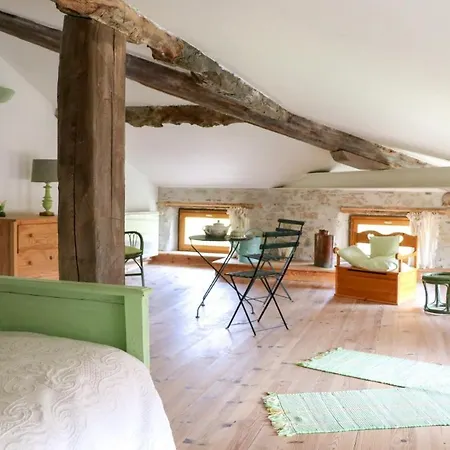 Domaine De Marlas - D'hotes Bed & Breakfast 3*