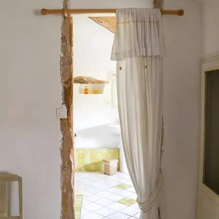 Domaine De Marlas - D'hotes Bed & Breakfast