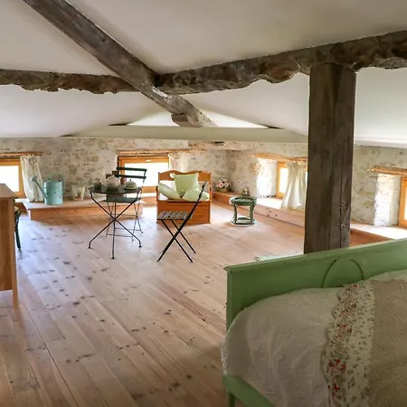 Domaine De Marlas - D'hotes Bed & Breakfast
