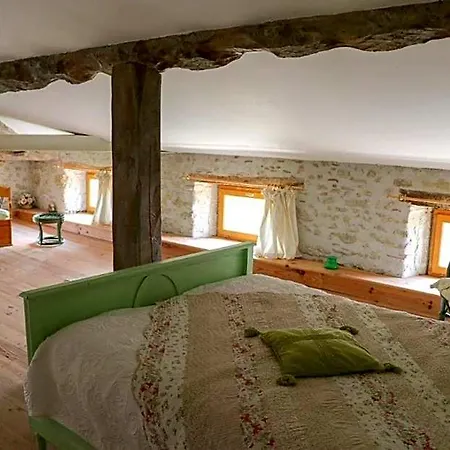 Domaine De Marlas - D'hotes Bed & Breakfast 3*