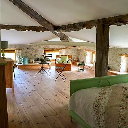 Bed & Breakfast Domaine De Marlas - D'hotes